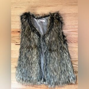 Girls H&M faux fur vest 8-10 y